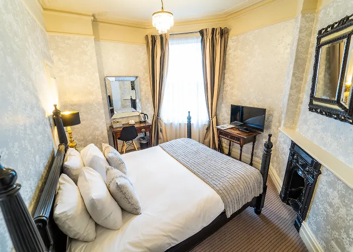 Top Bath Hotels That Welcome Dogs