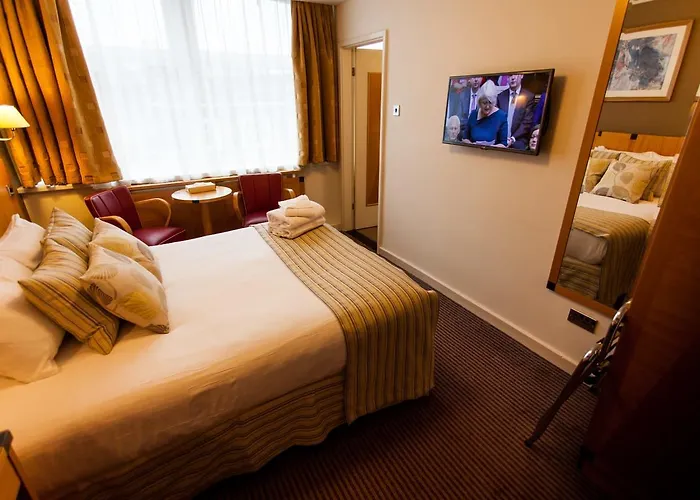 Top Hotels in Sheffield City Center